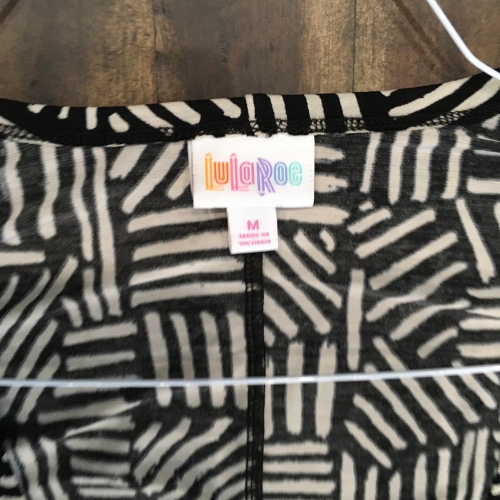 LuLaRoe Black&Cream Patterned Top Size Medium Easy Care Light Weight